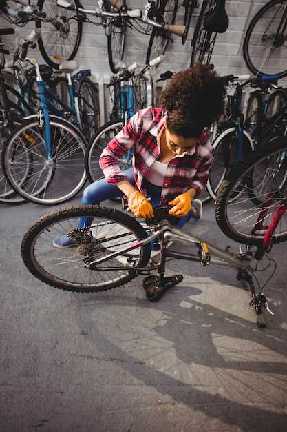 Byta cykelkedja enkelt steg för steg för cyklister